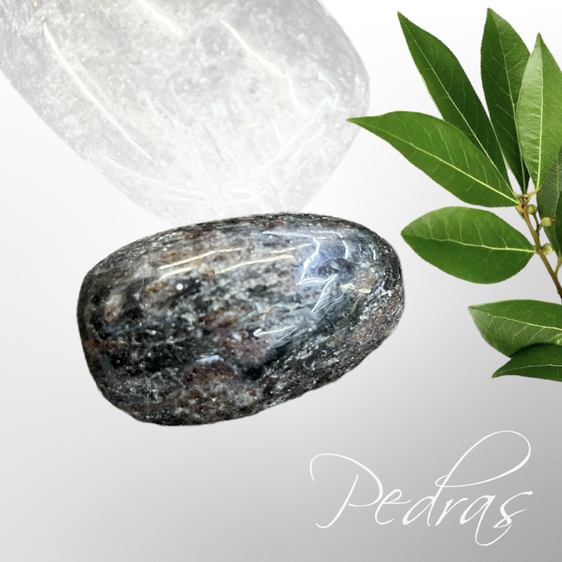 Pierre Astrophyllite roulée