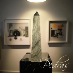 Obelisco Obsidiana dourada